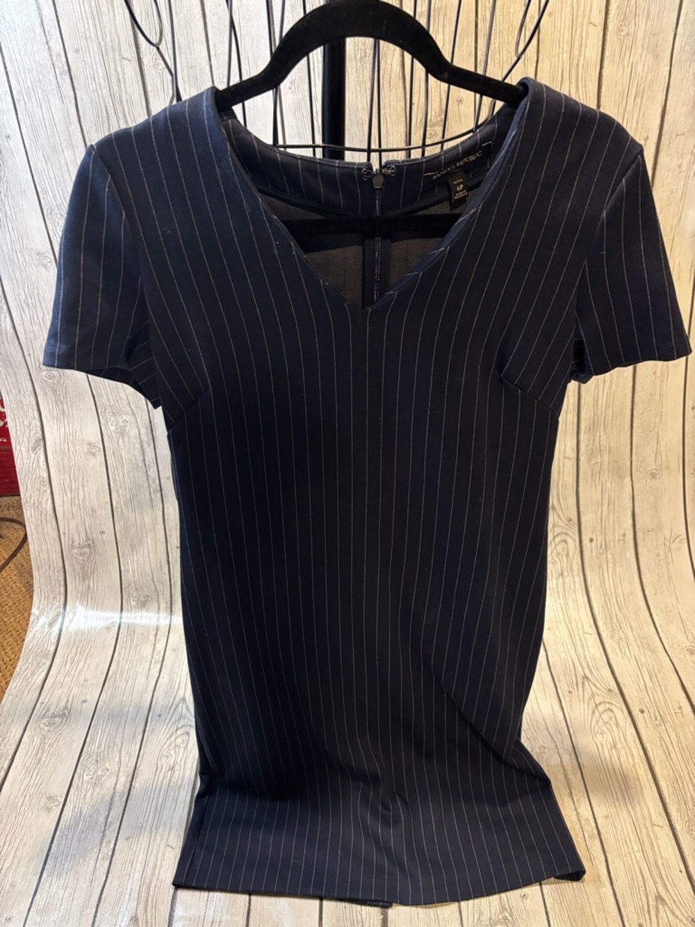 Banana Republic women’s 6P navy and white pinstripe dress